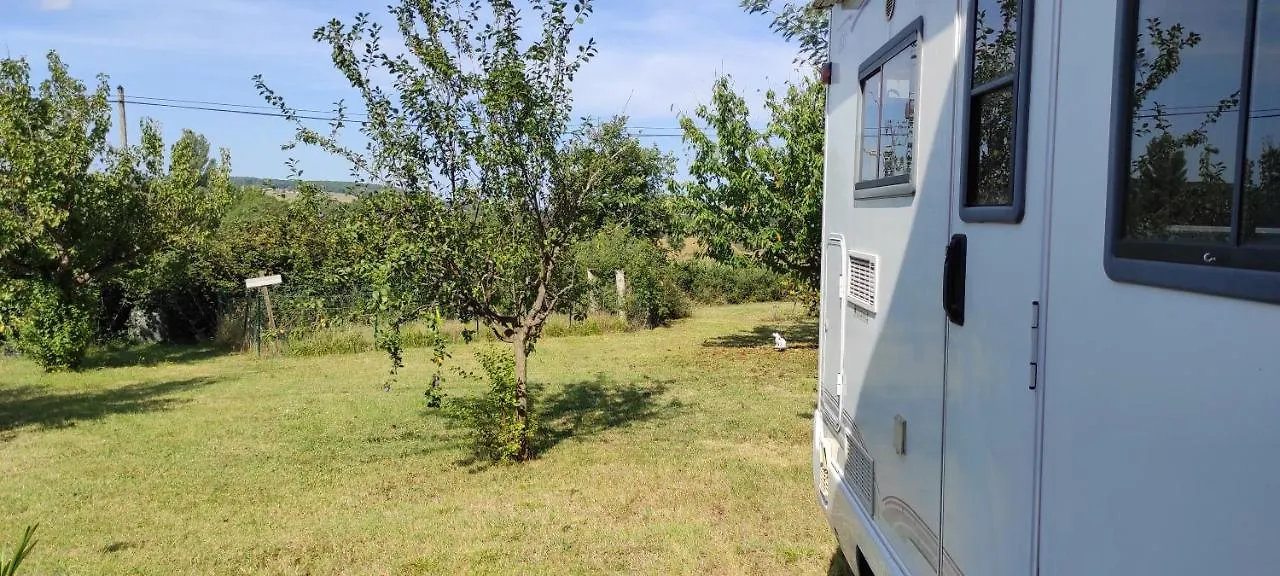 Charmant Camping-Car A La Campagne Labessiere-Candeil フランス