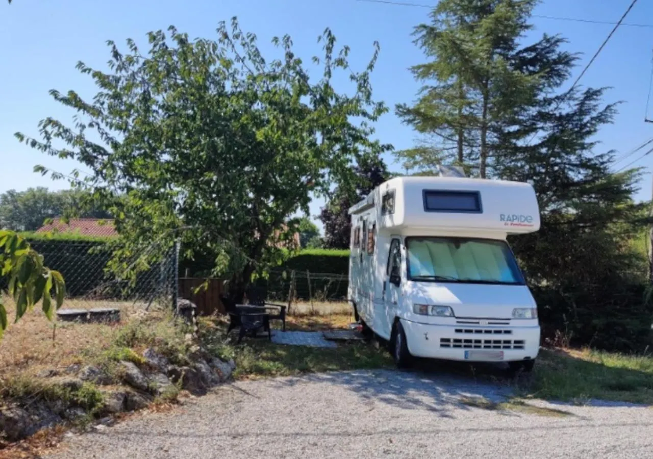 Charmant Camping-Car A La Campagne Labessiere-Candeil